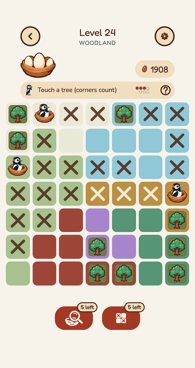 A woodpecker level in Nyth, with trees on the board and three nests placed